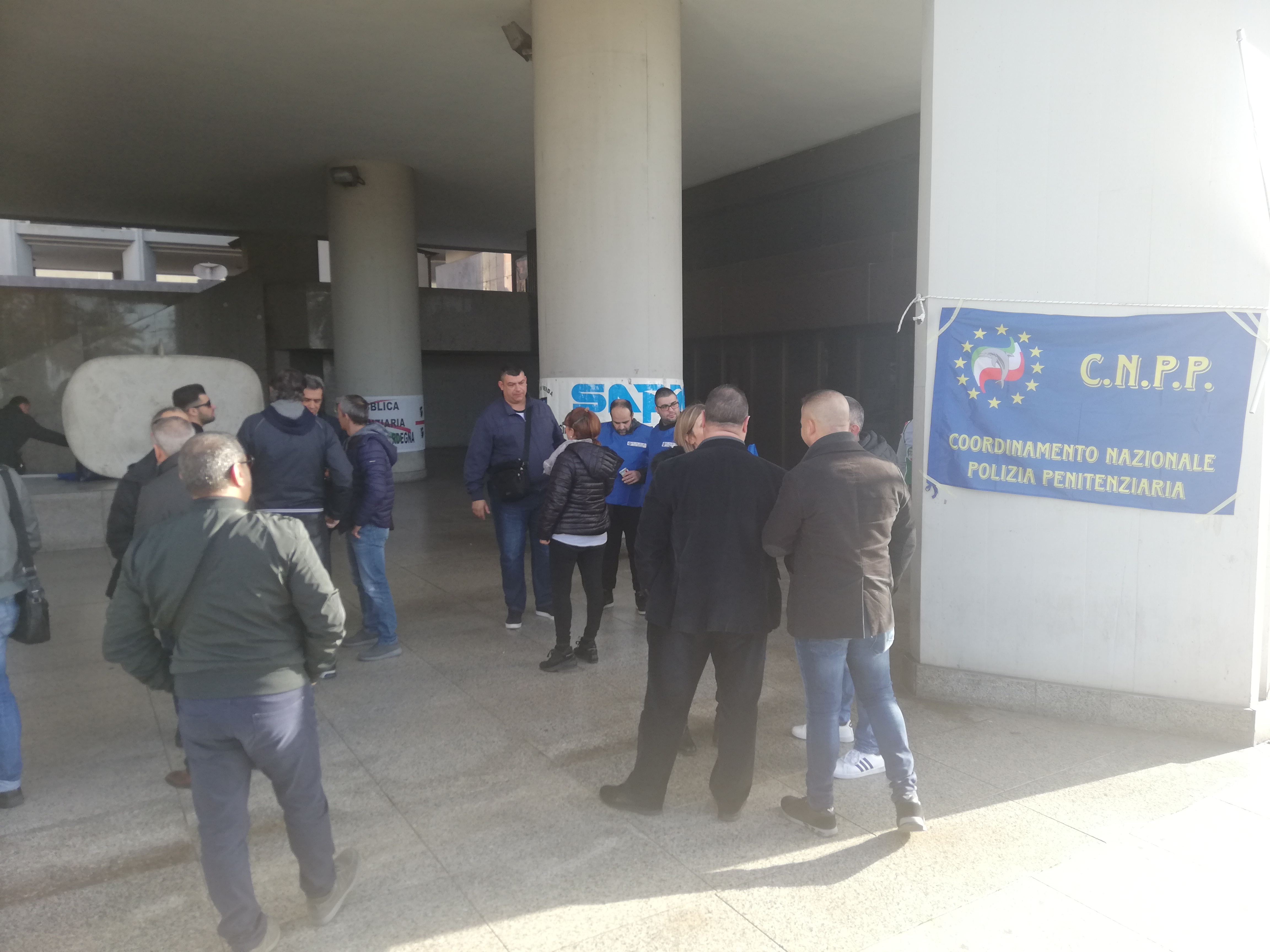 Cagliari, la rabbia degli agenti penitenziari: “Lavoriamo tra molti rischi e pochi controlli”