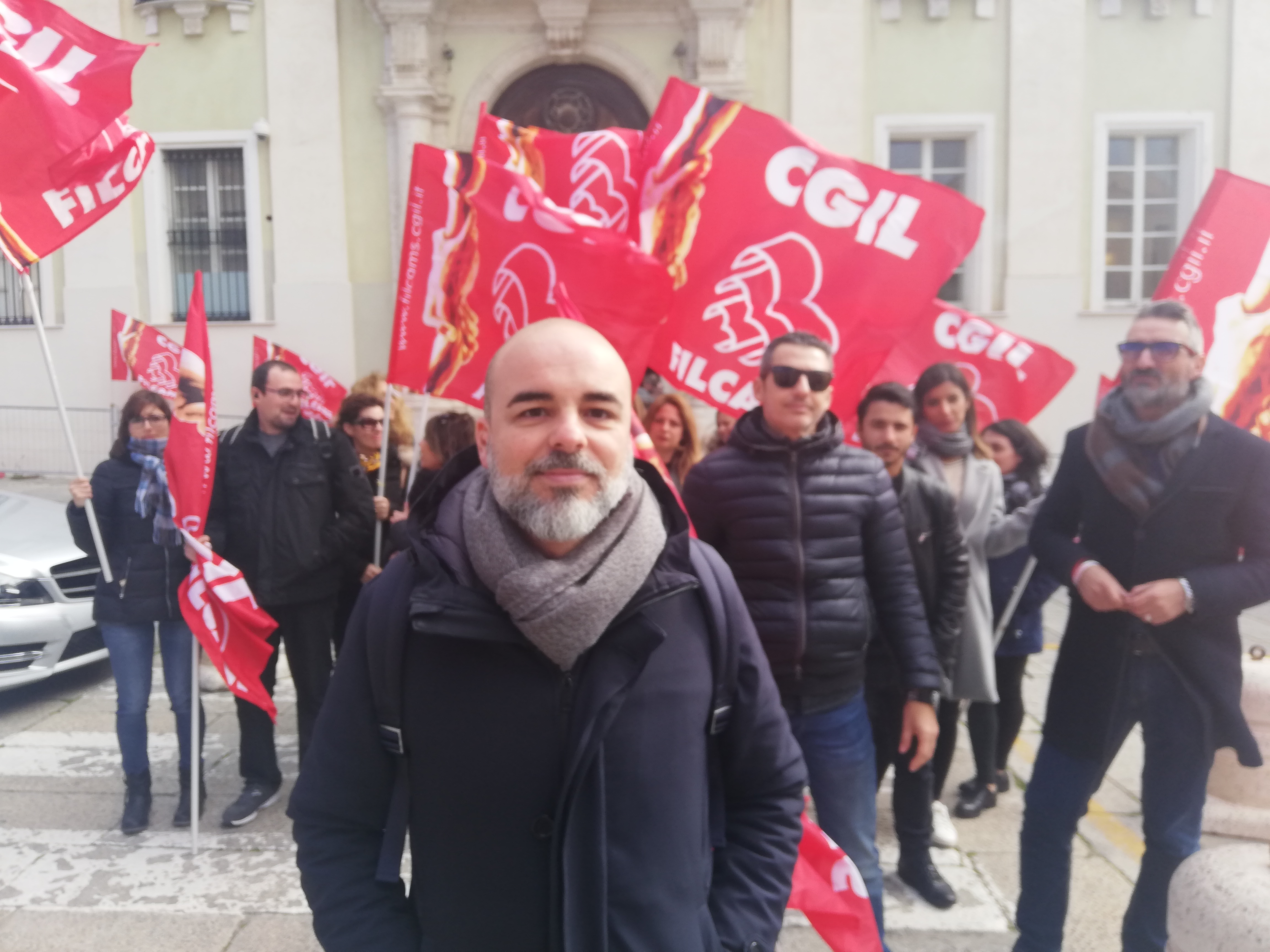 Cagliari, il dramma dei postini delle bollette Abbanoa: “Mandati a casa senza stipendi e contratti”