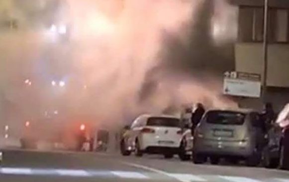 Paura a Nuoro, fiamme in un palazzo del centro: il fumo invade la strada