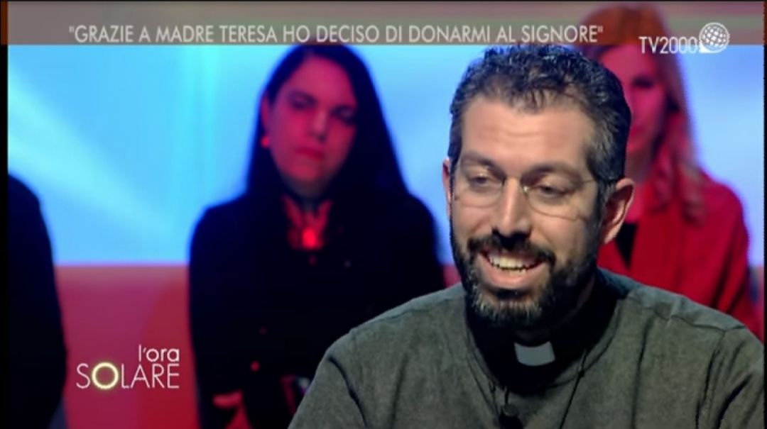 Lorenzo, il prete di Selargius che ha girato la Sardegna a piedi finisce in tv