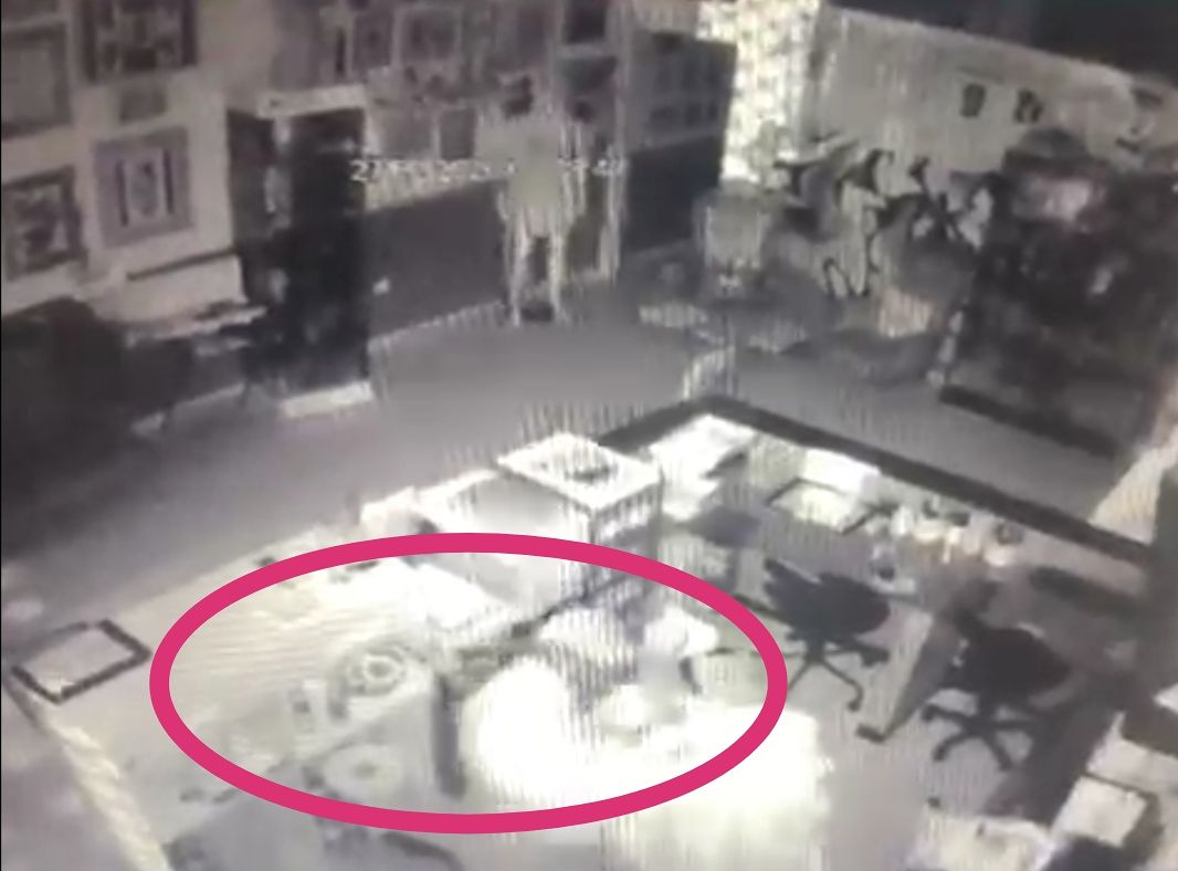 Ladri scatenati a Carbonia, svaligiato il Vespink tattoo studio: “Sono fuggiti con attrezzature e soldi”