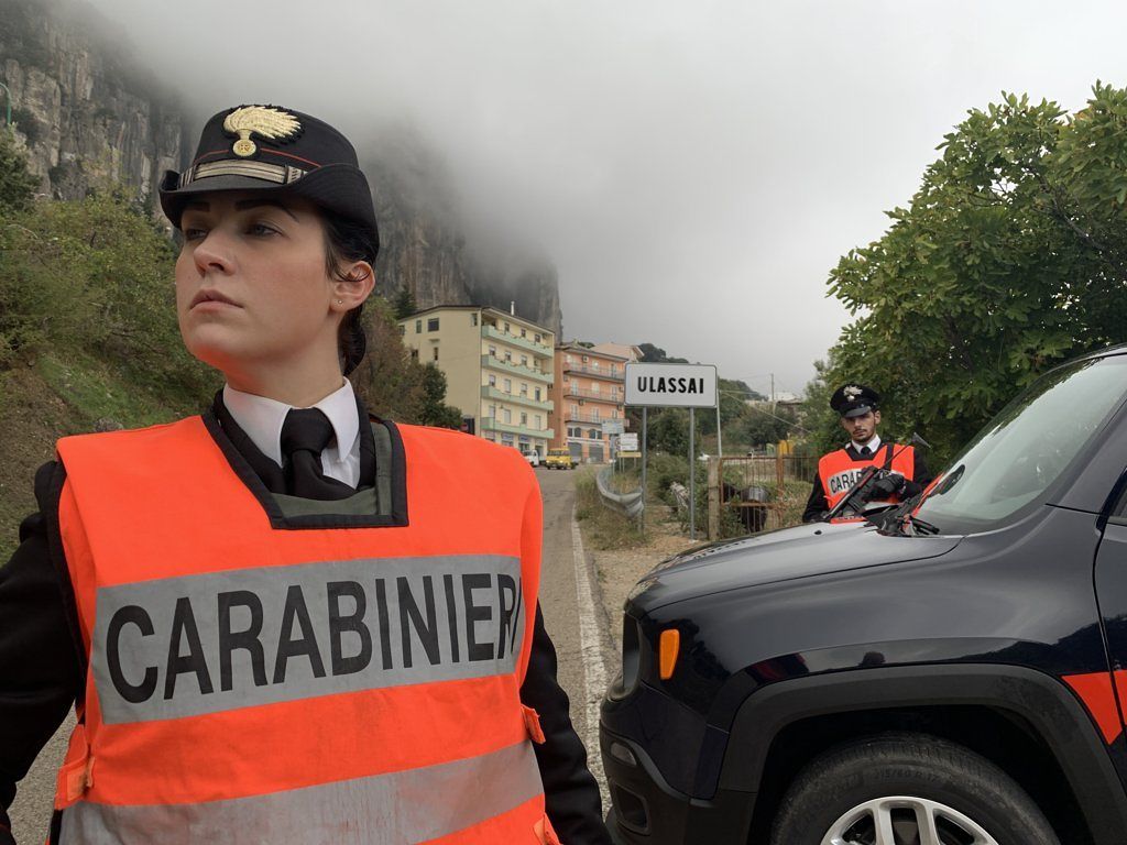 Follia a Ulassai, 28enne aggredisce la madre e distrugge la casa: arrestato