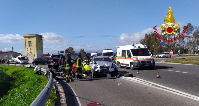 Drammatico schianto alla rotonda di Decimomannu, uomo muore stroncato da un infarto