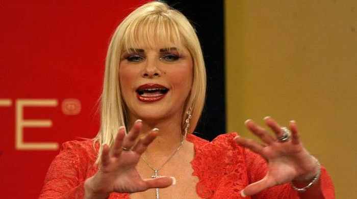 Cicciolina non ci sta: “Tagliano i vitalizi ai parlamentari? Me ne vado da questa Italia”