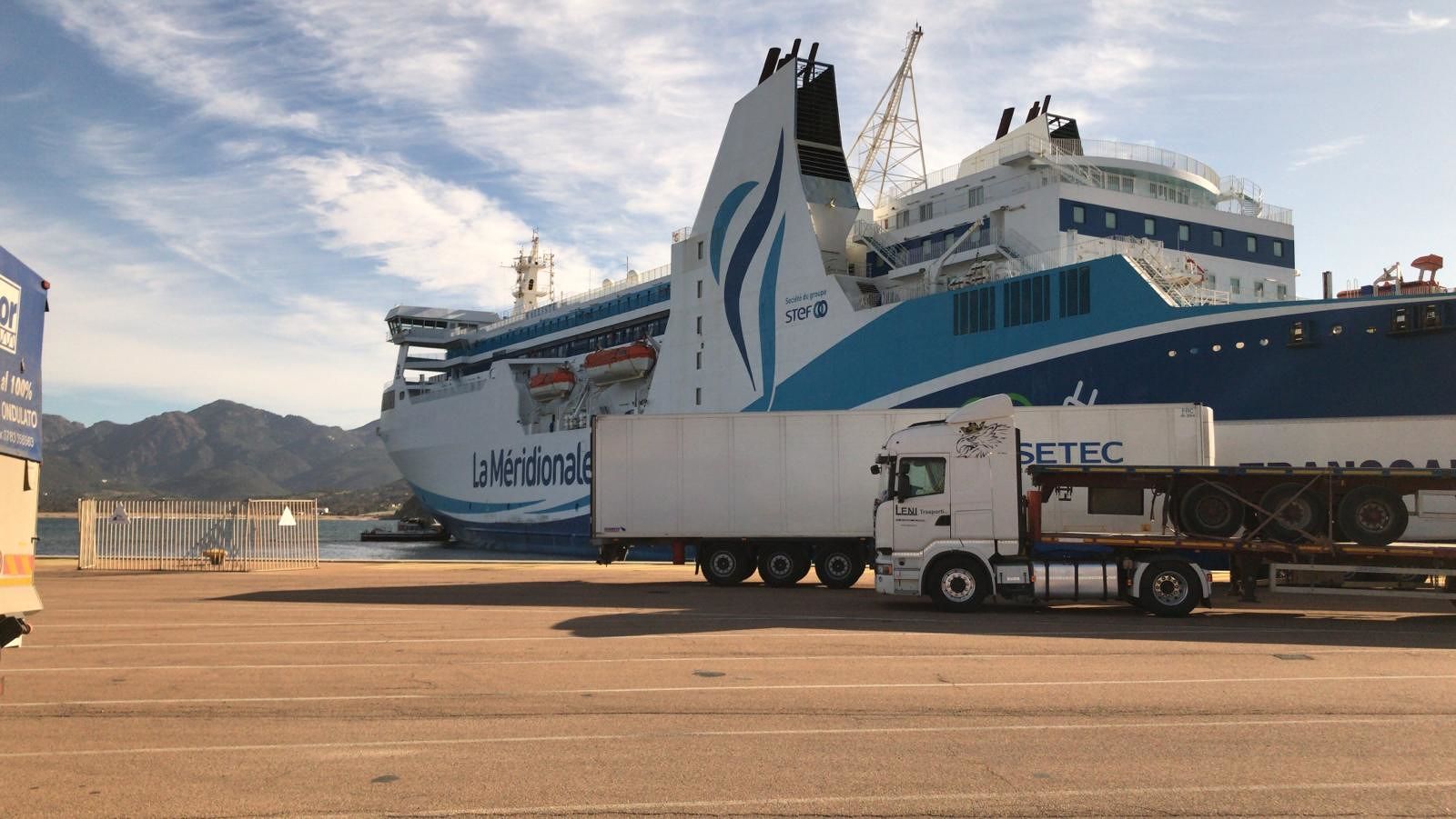 Si rompe il traghetto, 200 lavoratori sardi bloccati in Corsica da 10 giorni: caos trasporti nell’Isola