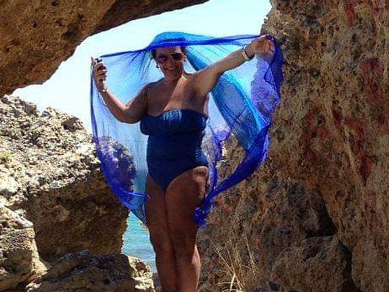 Si fa scattare una foto nella spiaggia militare di Porto Scudo: “Ora rischio una condanna”