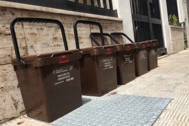 Cagliari, appicca il fuoco ai mastelli in viale Sant’Avendrace: denunciato un disabile