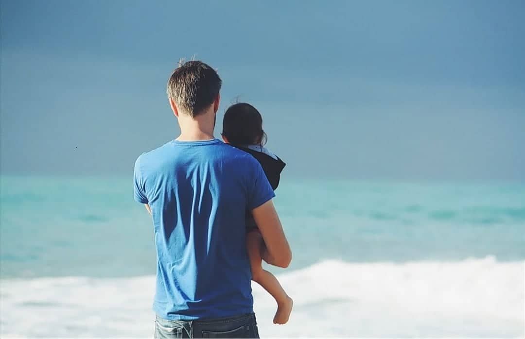 Cagliari, i genitori anziani cercano di “salvare” i papà separati: “Chiedono loro i prestiti alle banche”