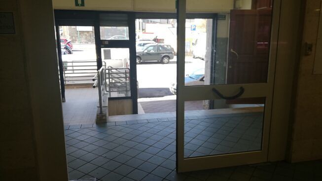 Cagliari, porta crollata al mercato di San Benedetto: “E’ stata forzata”