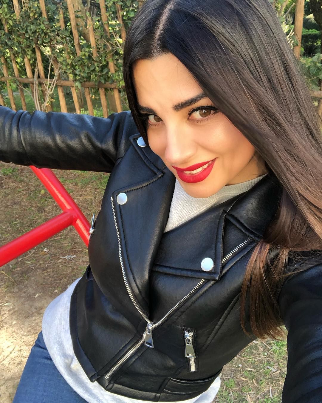 Serena Enardu incalza Licia Nunez dopo la gelosia di Pago: “Hai messo like alle mie foto in reggiseno?”