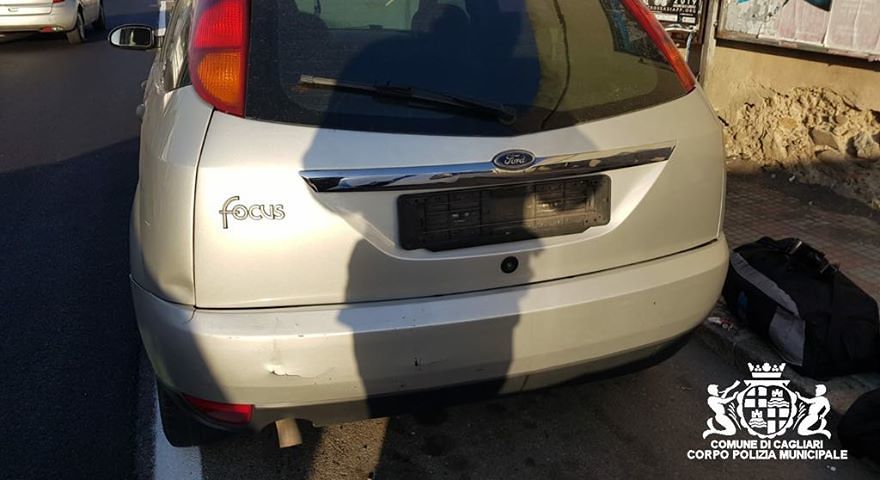 Cagliari, la strana targa e la super multa a un ucraino in via del Fangario