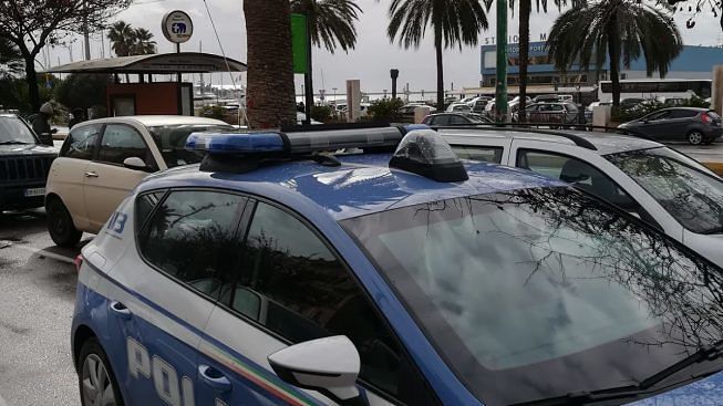 Cagliari, rissa sfiorata in via Roma per “colpa” di un cane che abbaia: interviene la polizia