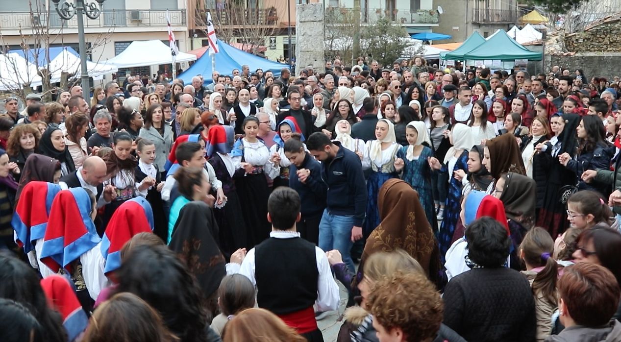 Coronavirus, rinviata la famosissima sagra del torrone di Tonara: “Una perdita grandissima”