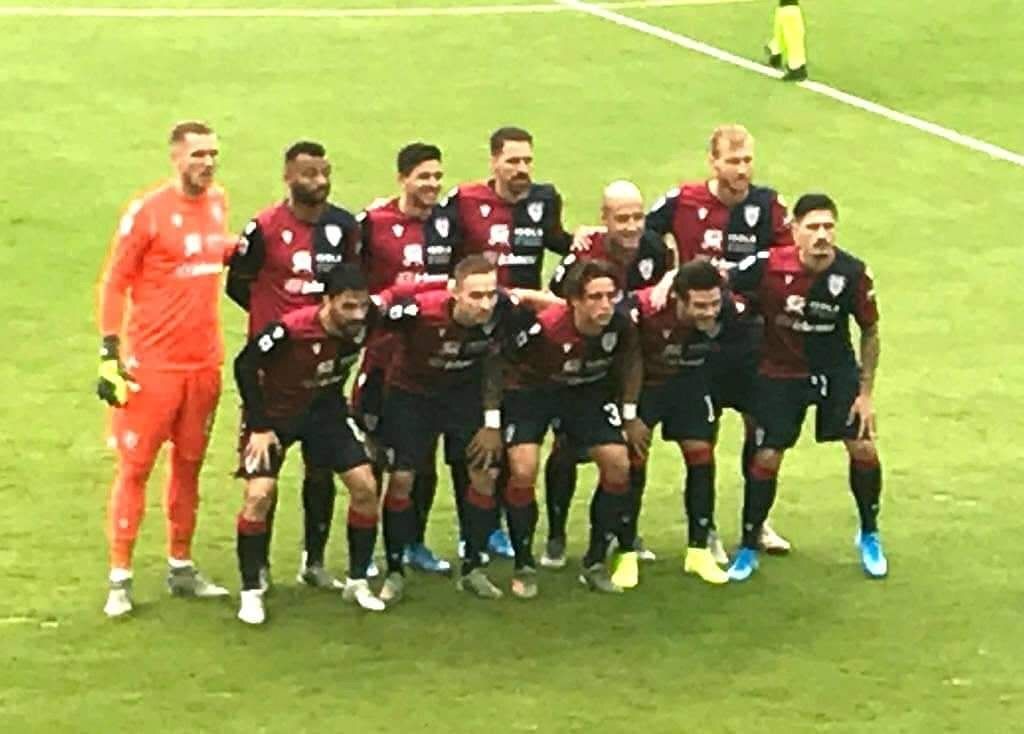 Coronavirus, i giocatori del Cagliari: “Rimanete a casa. Insieme possiamo vincere questa partita”