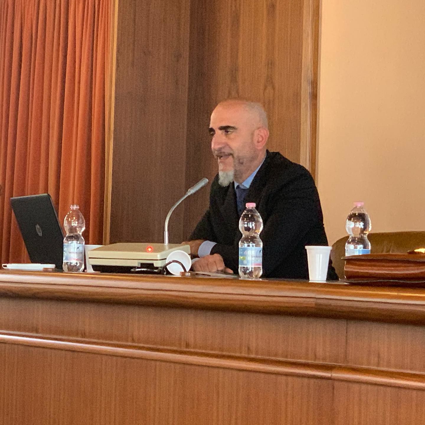 Ad Arzana c’è chi si spaccia per addetto al controllo del virus, l’ira del Sindaco: “Canisi de stergiu”