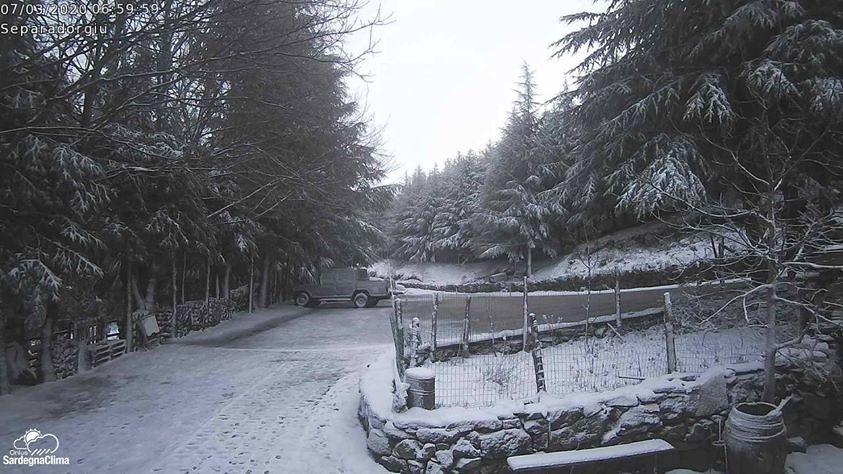 Neve sul Gennargentu, finalmente una cartolina invernale in Sardegna