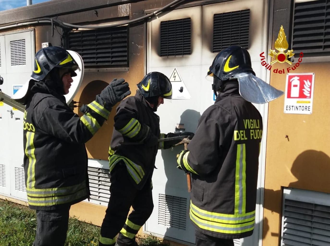 Serdiana, scoppia un incendio in un impianto fotovoltaico sulla 387