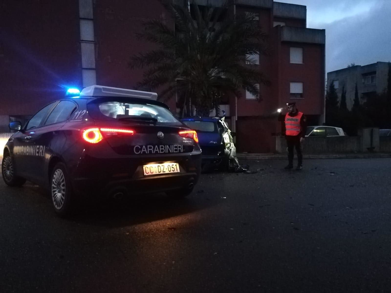 Villacidro, esplode nella notte ordigno artigianale: distrutta l’auto di un disoccupato