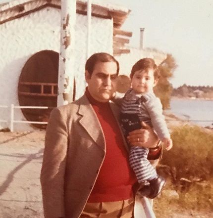 “Non posso neanche portarti un fiore, ma salutarti guardando il cielo e ricordare i giorni felici insieme”