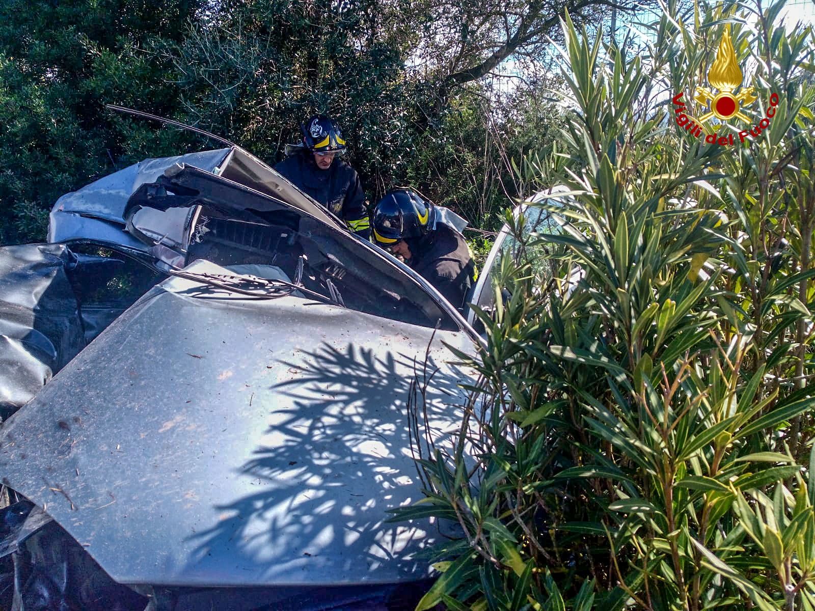 Schianto mortale a Siliqua, una persona ha perso la vita: sul posto 118 e Vigili del Fuoco