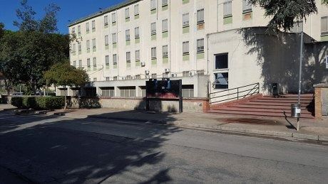 “Mio padre anziano in attesa due ore fuori al freddo per una medicazione all’ospedale di San Gavino”