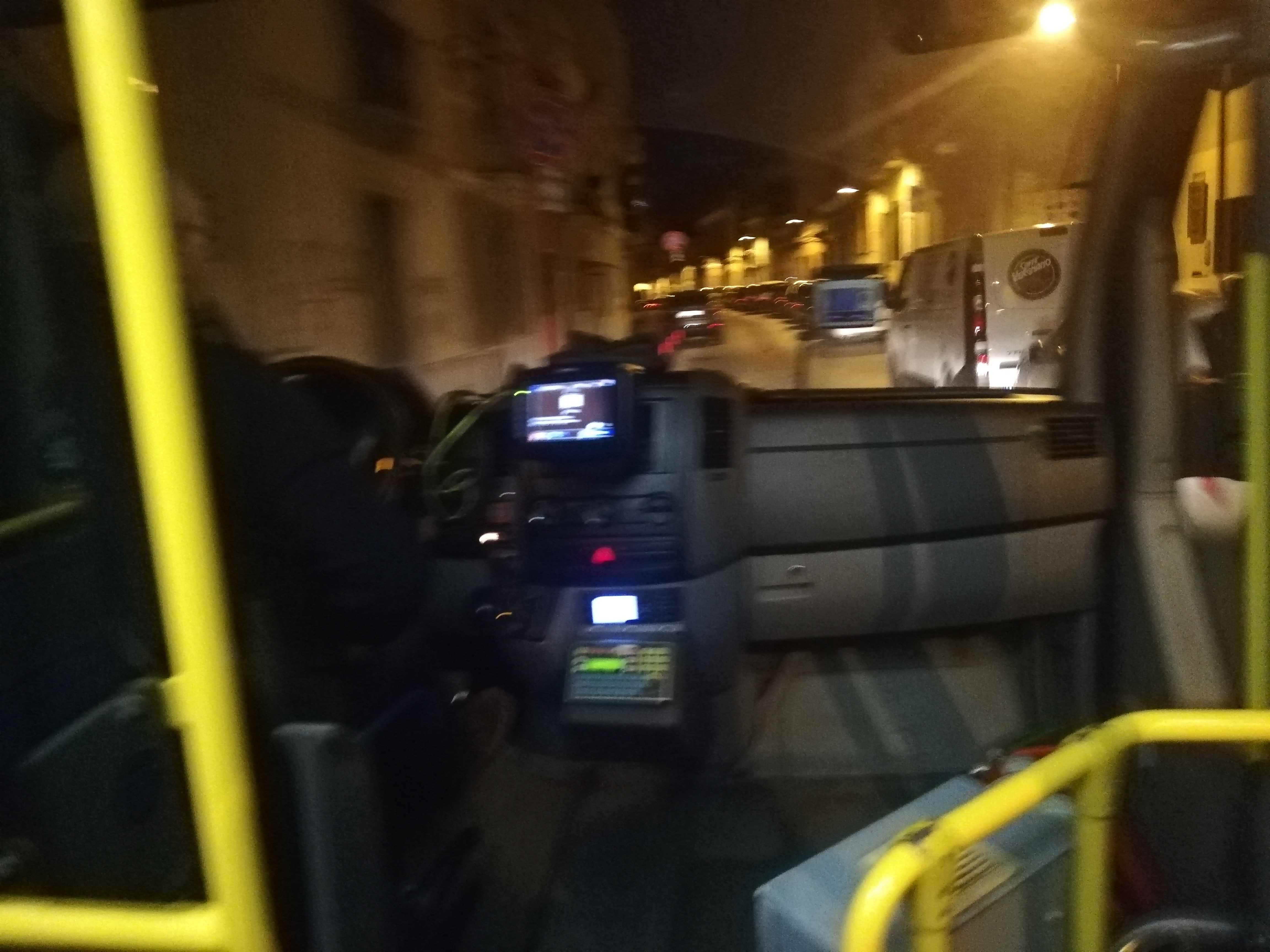 Cagliari, dopo le potreste arrivano “guanti e mascherine per gli autisti del Ctm”