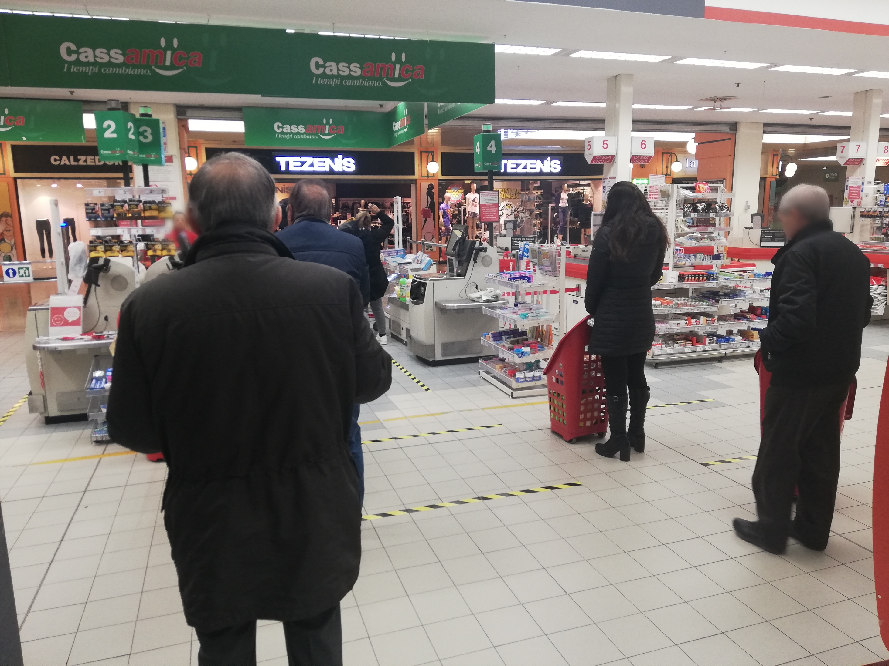 Cagliari: mascherine e guanti ma nessun assalto ai centri commerciali per l’emergenza Coronavirus