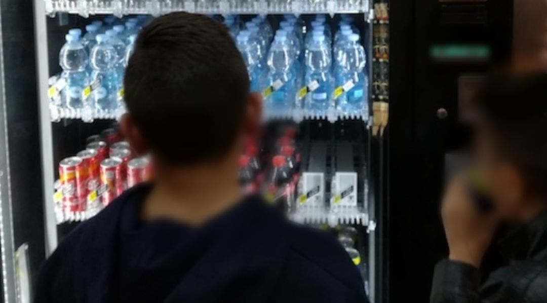 Coronavirus, a Iglesias chiudono anche i distributori automatici: “Ci vanno troppi ragazzini”