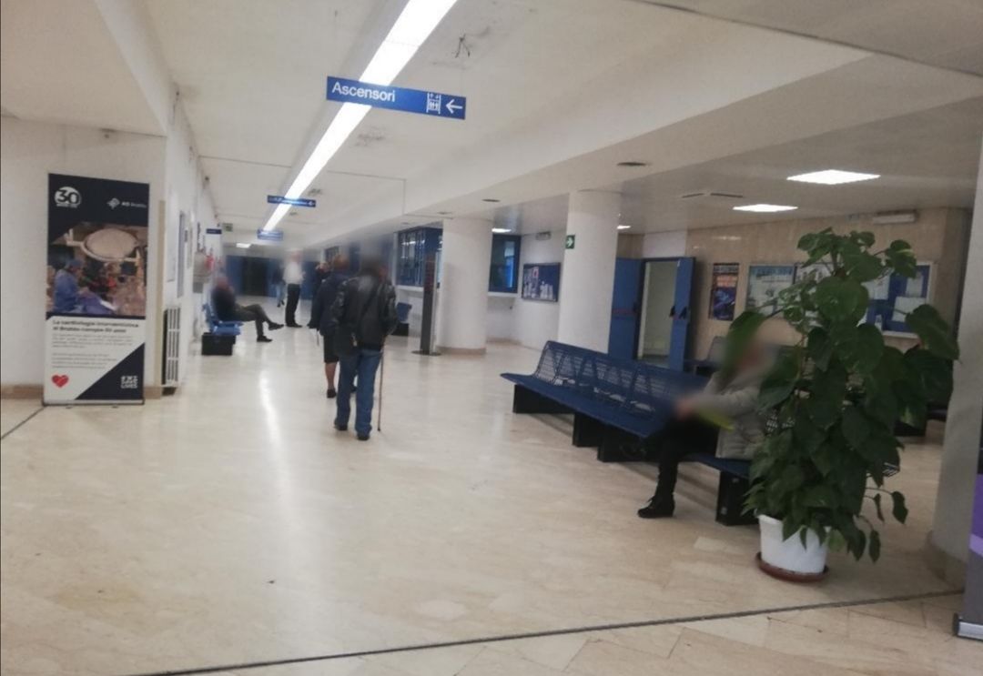 Coronavirus, “troppi parenti di pazienti in giro negli ospedali sardi: bloccate le visite”