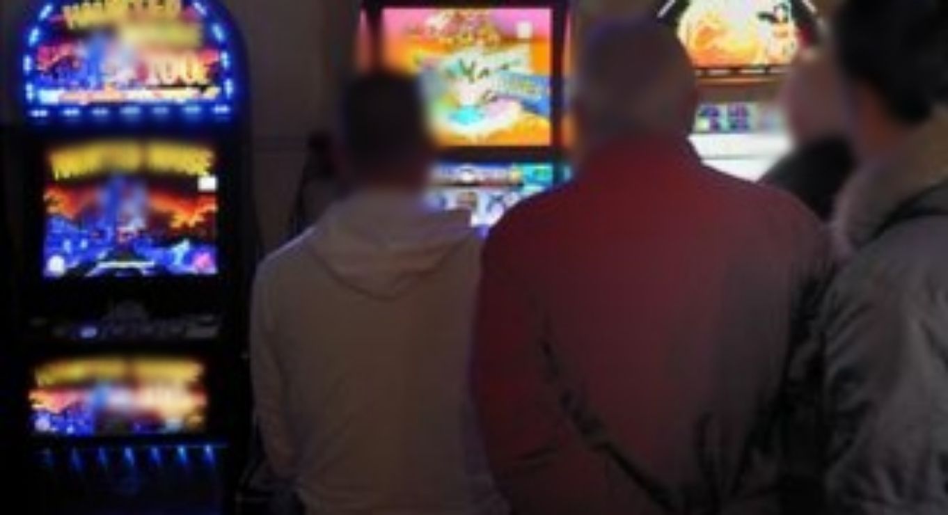 Assemini, “troppa gente nelle tabaccherie: tenete spente le slot machine”