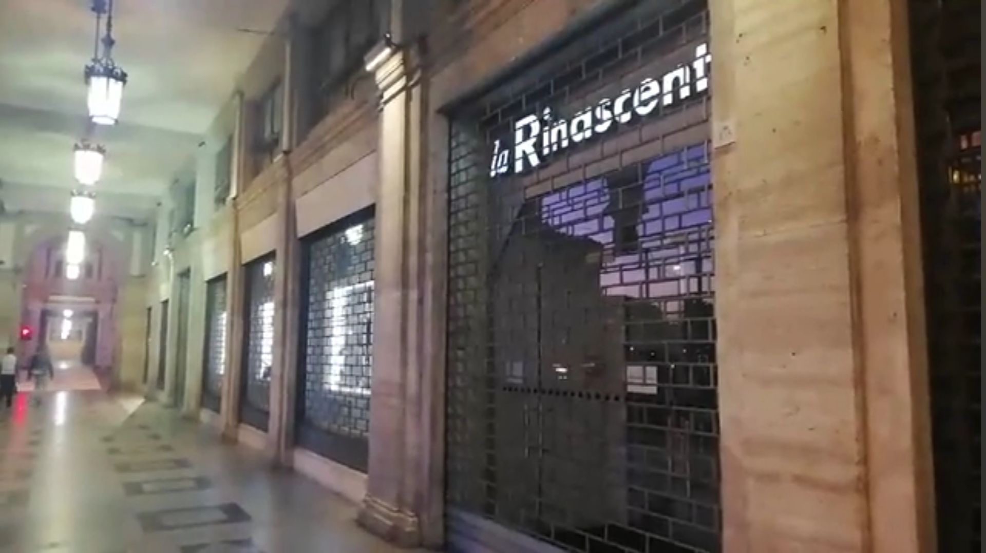 Coronavirus, strade semideserte a Cagliari: chiude anche La Rinascente