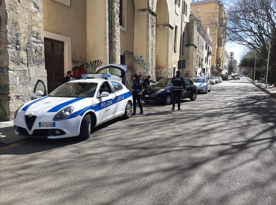 Passeggia per mezza Sassari e viene bloccata dagli agenti: “Pensavo che l’emergenza fosse finita”