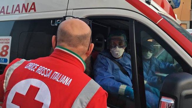 Coronavirus in Italia, rispetto a ieri 2795 malati e 175 morti in più: “Siamo di fronte a una grande pandemia”