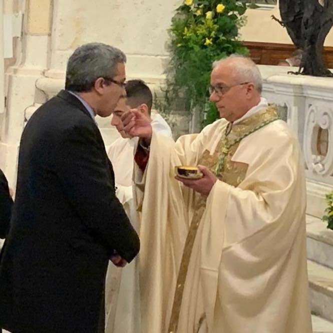 Coronavirus, lettera dell’Arcivescovo Baturi: “Messe a un metro di distanza e comunioni sulle mani e non sulla bocca”