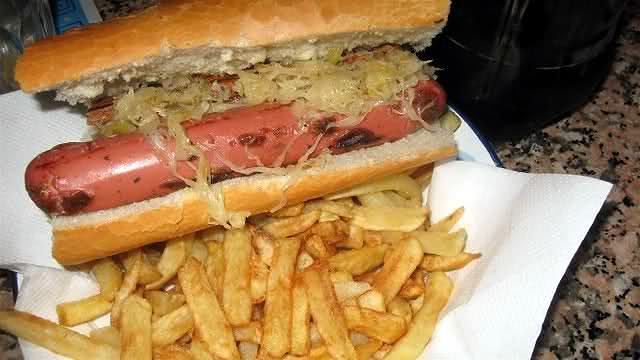 Cagliari, boom cibo a domicilio con l’emergenza Coronavirus: ci sono anche i panini dei “caddozzoni”