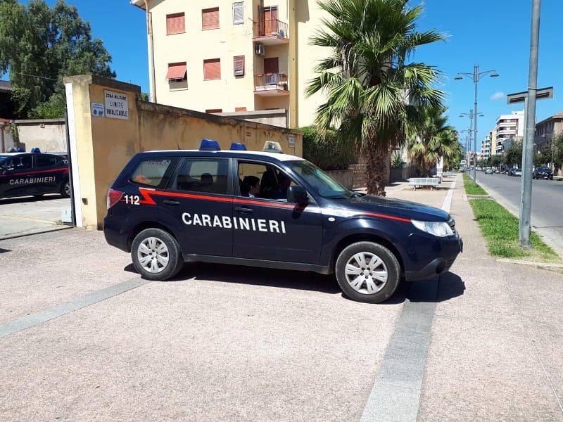 A spasso in città, gira video e prende in giro chi resta a casa: nei guai 33enne di Carbonia