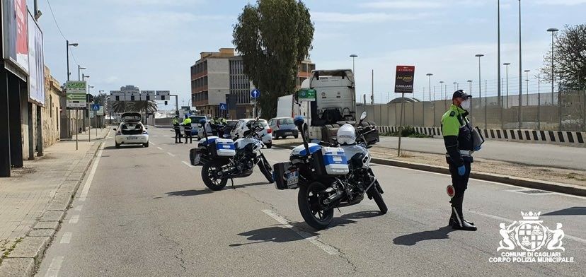 Cagliari, un ciclista al Poetto dice ai vigili: “Non intendo rispettare i divieti, secondo me sono inefficaci”