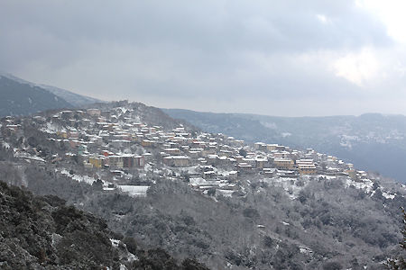 Gadoni, un cittadino positivo al Coronavirus: “Uscite di casa solo in caso di assoluta necessità”