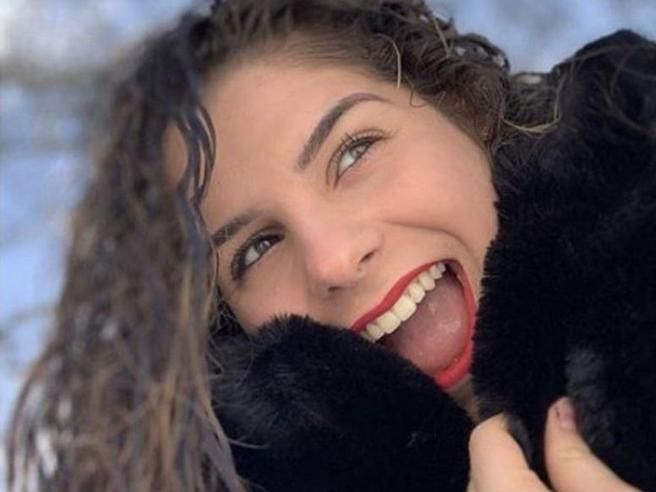 Dolore per Julie, 16 anni, la vittima più giovane di questo maledetto Coronavirus: “Aveva solo una leggera tosse, poi…”