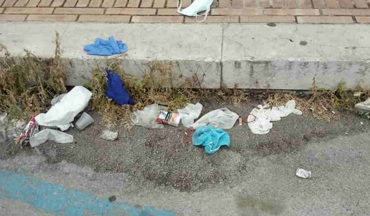 Coronavirus, il Comune di Sassari: “Non abbandonate guanti e mascherine in strada”