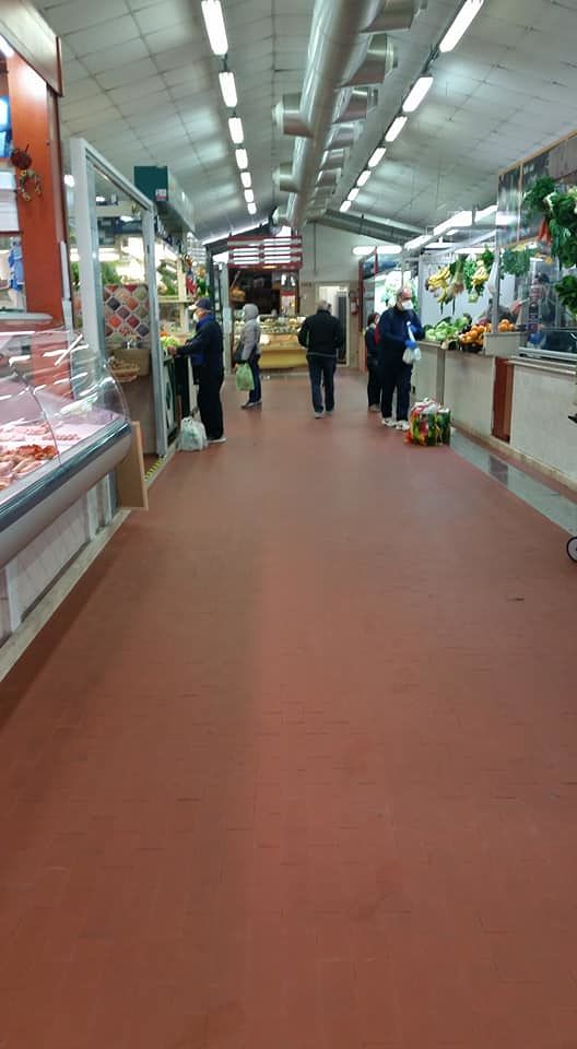 Cagliari, gli operatori del mercato di Pirri non ci stanno: “Denunciamo per procurato allarme chi ha scattato quelle foto”