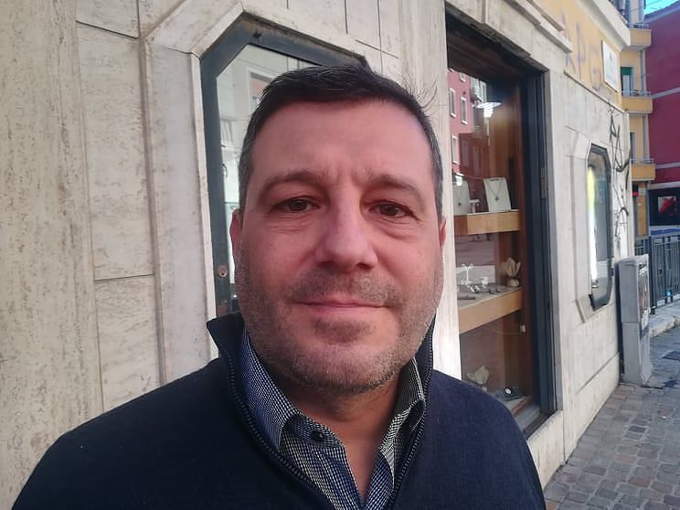 “Zero incassi da metà febbraio nella mia gioielleria di Cagliari, 600 euro sono pochi”