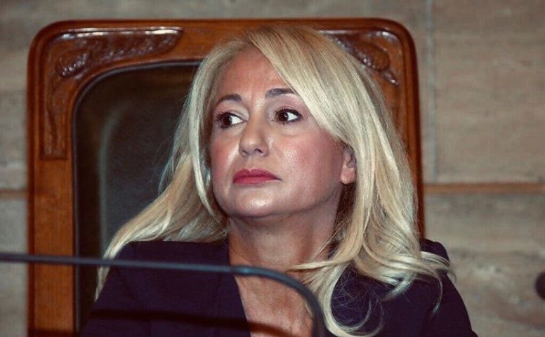 Cagliari, i gatti nei parchi non corrono il rischio della fame. Il Comune: accessi speciali per le gattare