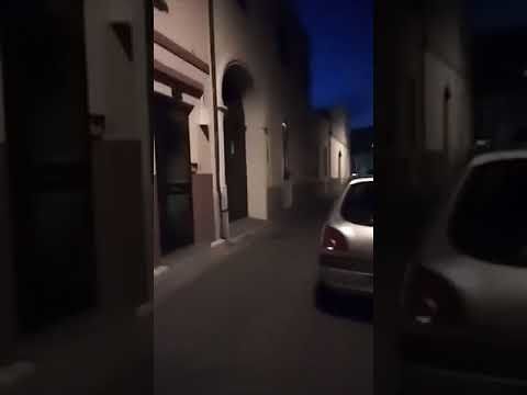 Quartu, la preghiera al balcone di una donna commossa: “Oh glorioso Sant’Efisio, salvarci dal Coronavirus come dalla peste” (VIDEO)
