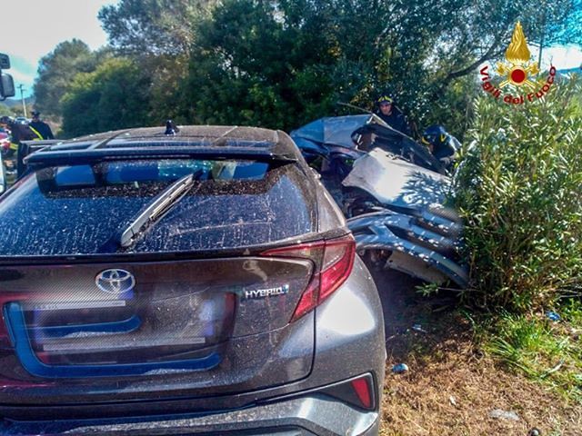 Carambola mortale a Siliqua: muore un giovane di 20 anni, ferito un ragazzo di 25 anni