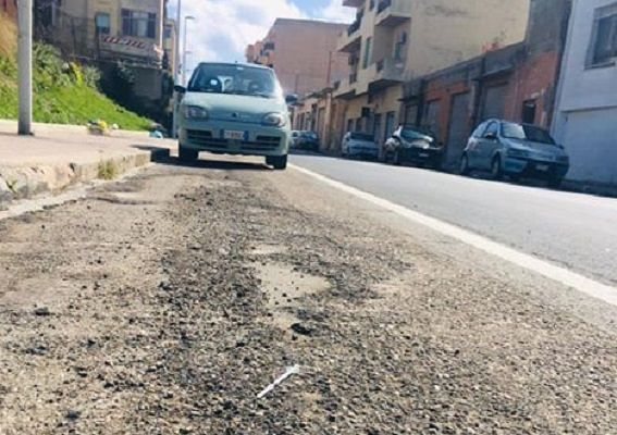 Lavaggio delle vie a Cagliari, rivolta a San Michele: “Decine di auto portate via poi niente pulizie”