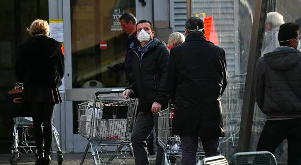 Coronavirus, Solinas annuncia: “In troppi non rispettano le distanze. Supermercati chiusi la domenica in Sardegna”