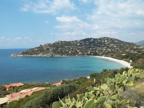 Coronavirus, fuga in Sardegna dalla penisola: tensione a Torre delle Stelle