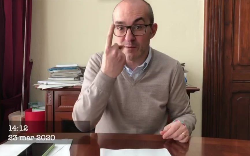 Coronavirus, il sindaco Truzzu: “La spesa fatela una volta alla settimana. E non andate “in cambarara” coi nonni”