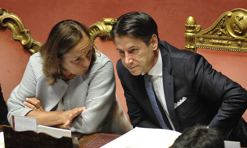 Coronavirus, Luciana Lamorgese ai prefetti: “Rischio gravi tensioni, garantire la legalità”